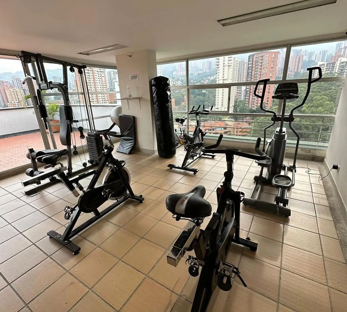 Apartamento En El Poblado Junto Al Cc Santa Fe Medellín 0*,  Kolumbie