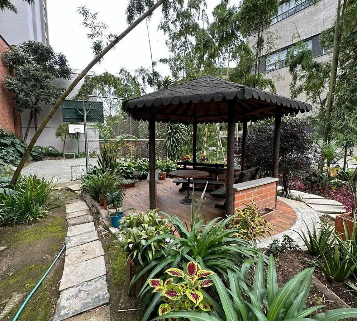 Apartamento En El Poblado Junto Al Cc Santa Fe Medellín Apartmán